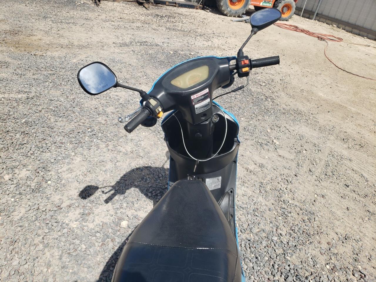 Zhon Moped Image 3