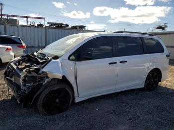  Salvage Toyota Sienna