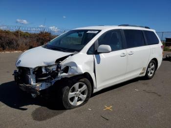  Salvage Toyota Sienna