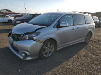  Salvage Toyota Sienna