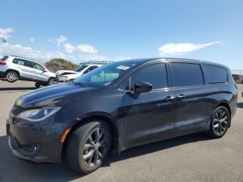  Salvage Chrysler Pacifica