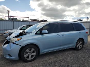  Salvage Toyota Sienna