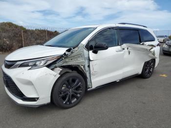  Salvage Toyota Sienna