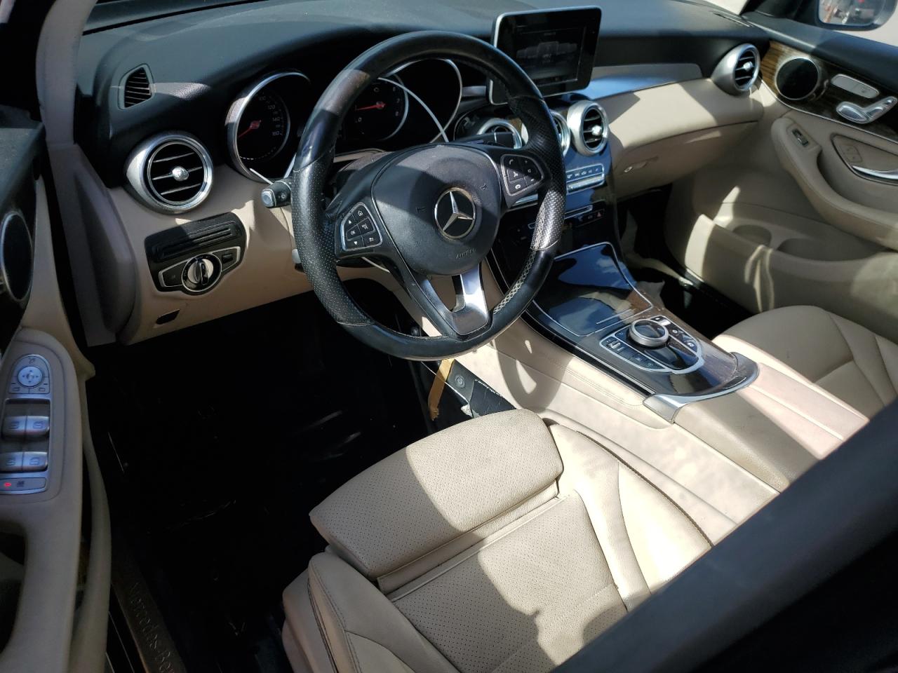 Mercedes-Benz GLC 300 Image 11