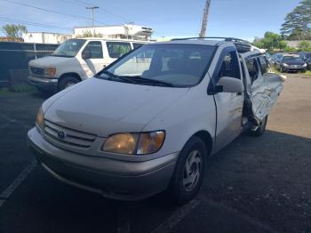 Salvage Toyota Sienna