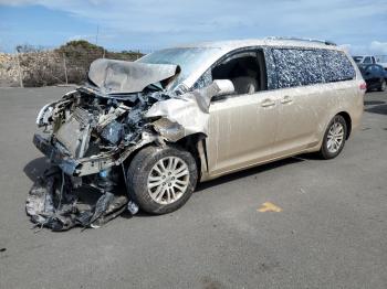  Salvage Toyota Sienna