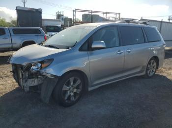  Salvage Toyota Sienna