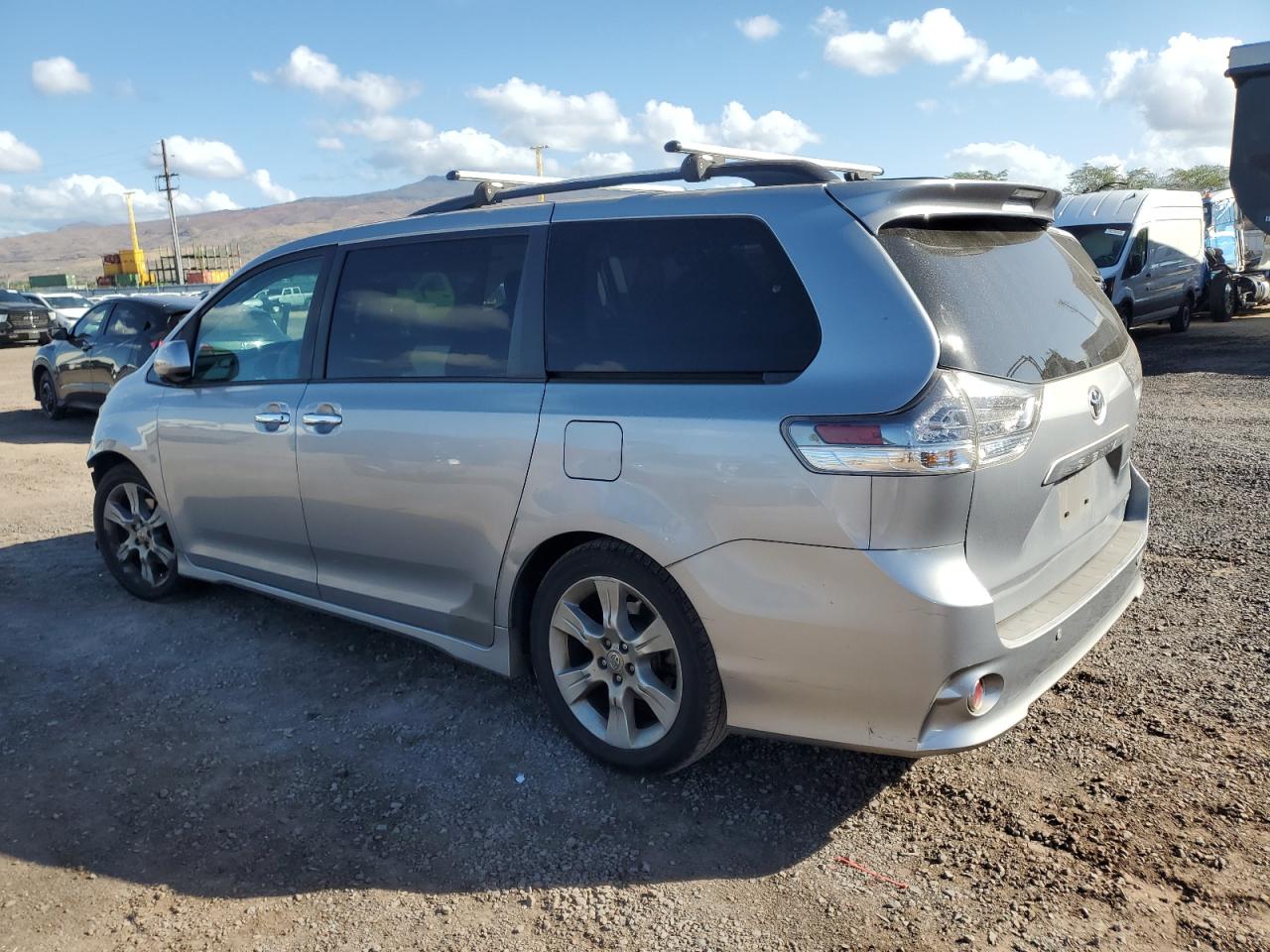 Toyota Sienna Sport Image 4