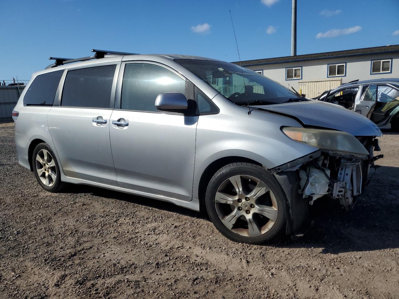 Toyota Sienna Sport Image 2