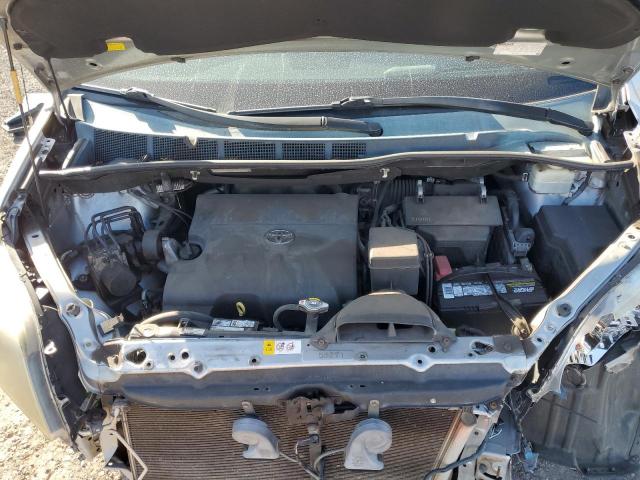 Toyota Sienna Sport Image 14
