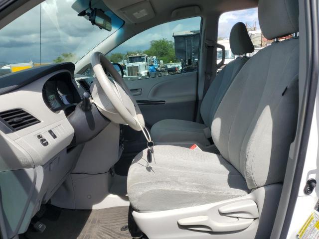 Toyota Sienna Image 4