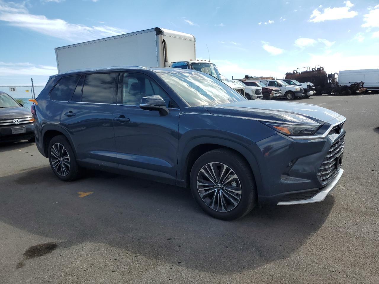 Toyota Grand High Limited Image 5