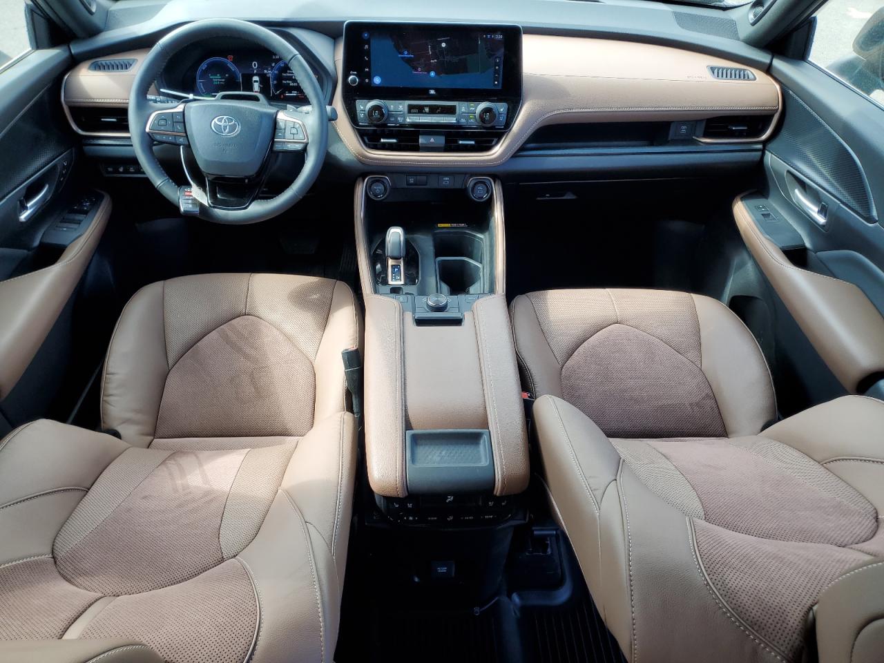 Toyota Grand High Limited Image 4