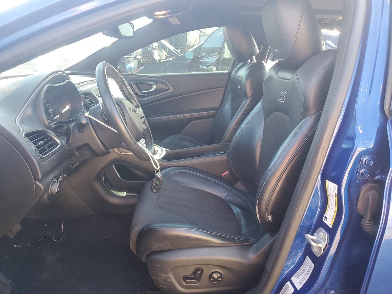 Chrysler 200 S Image 11