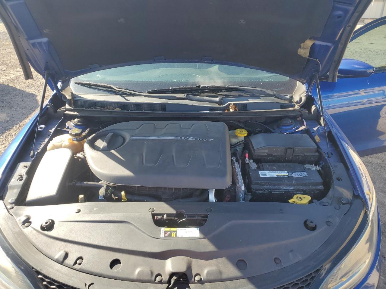 Chrysler 200 S Image 2