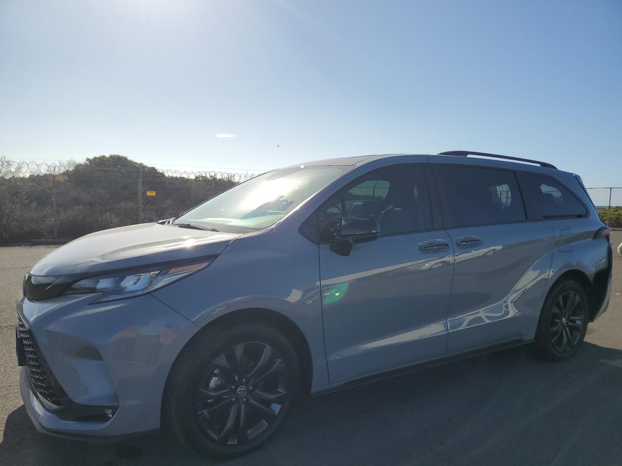 Toyota Sienna Xse Image 1