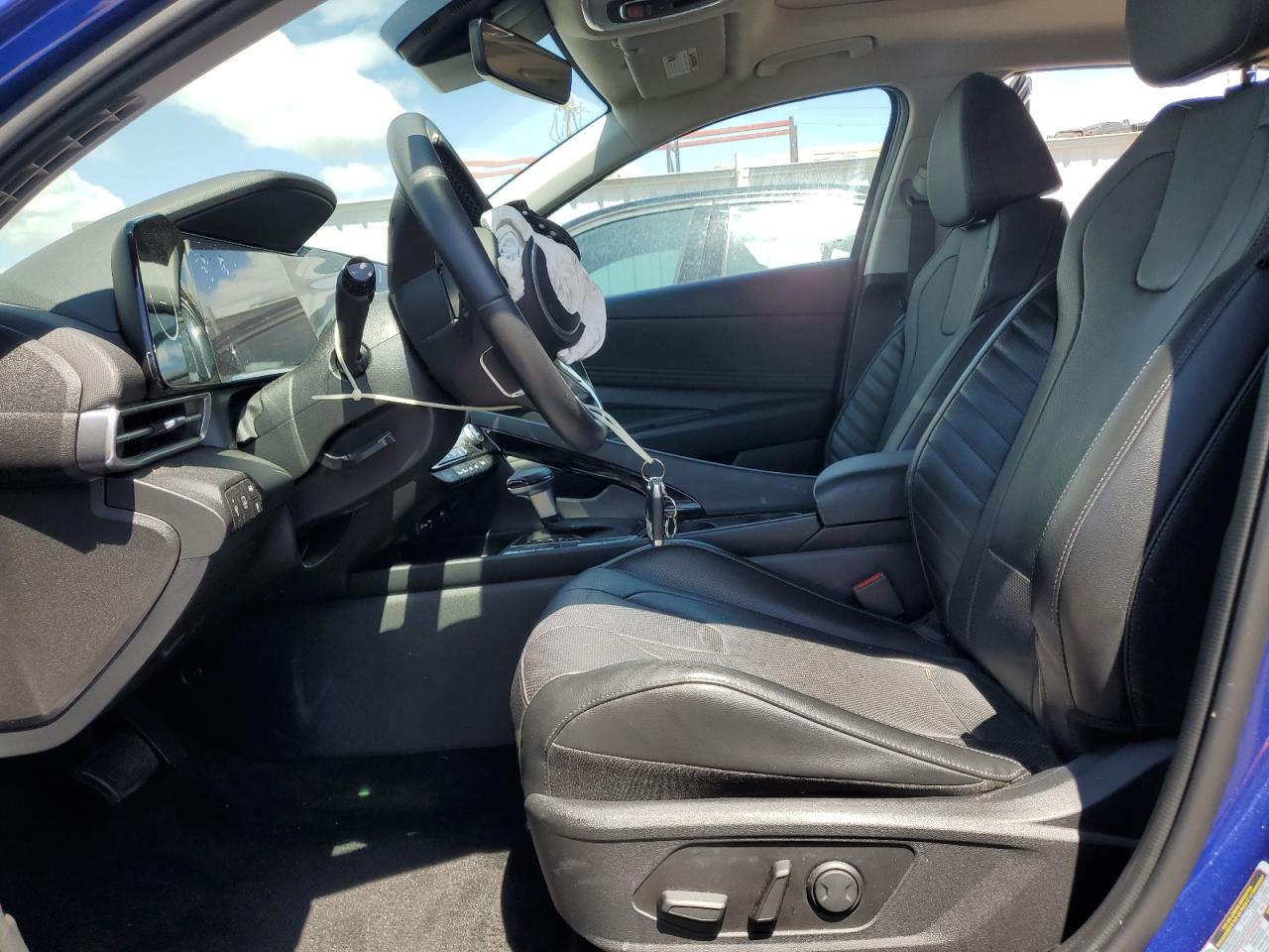 Hyundai ELANTRA Limited Image 6