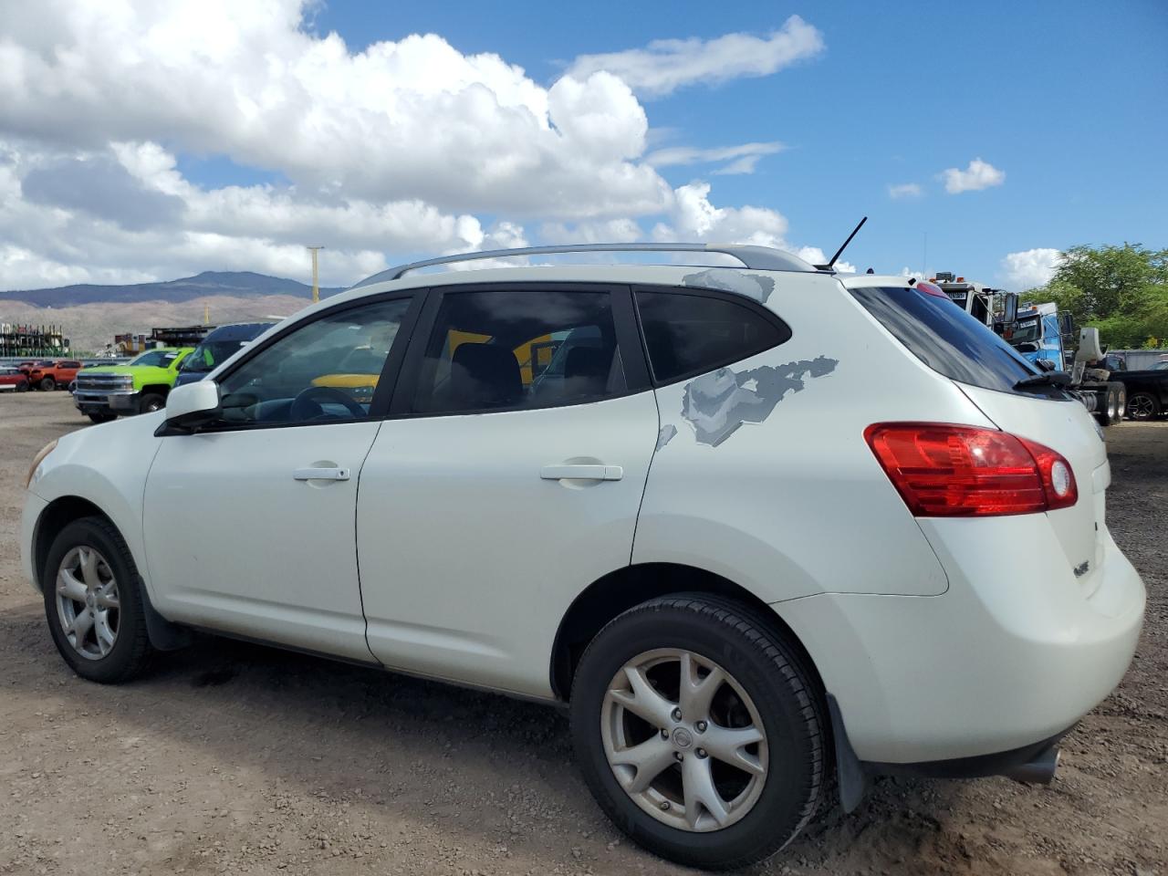 Nissan Rogue S Image 2