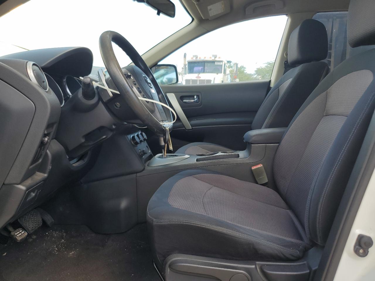 Nissan Rogue S Image 8