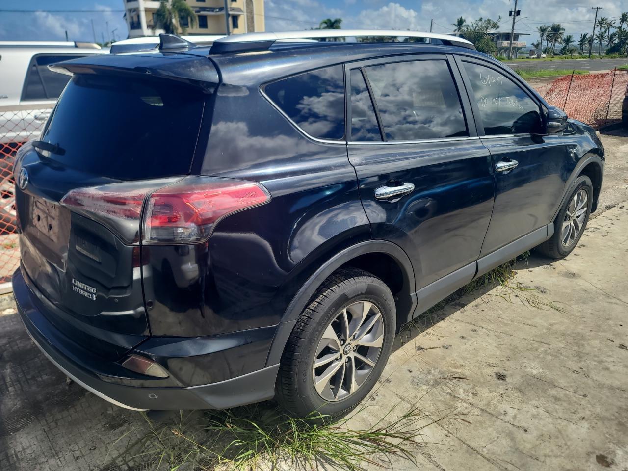 Toyota RAV4 Limited Image 5