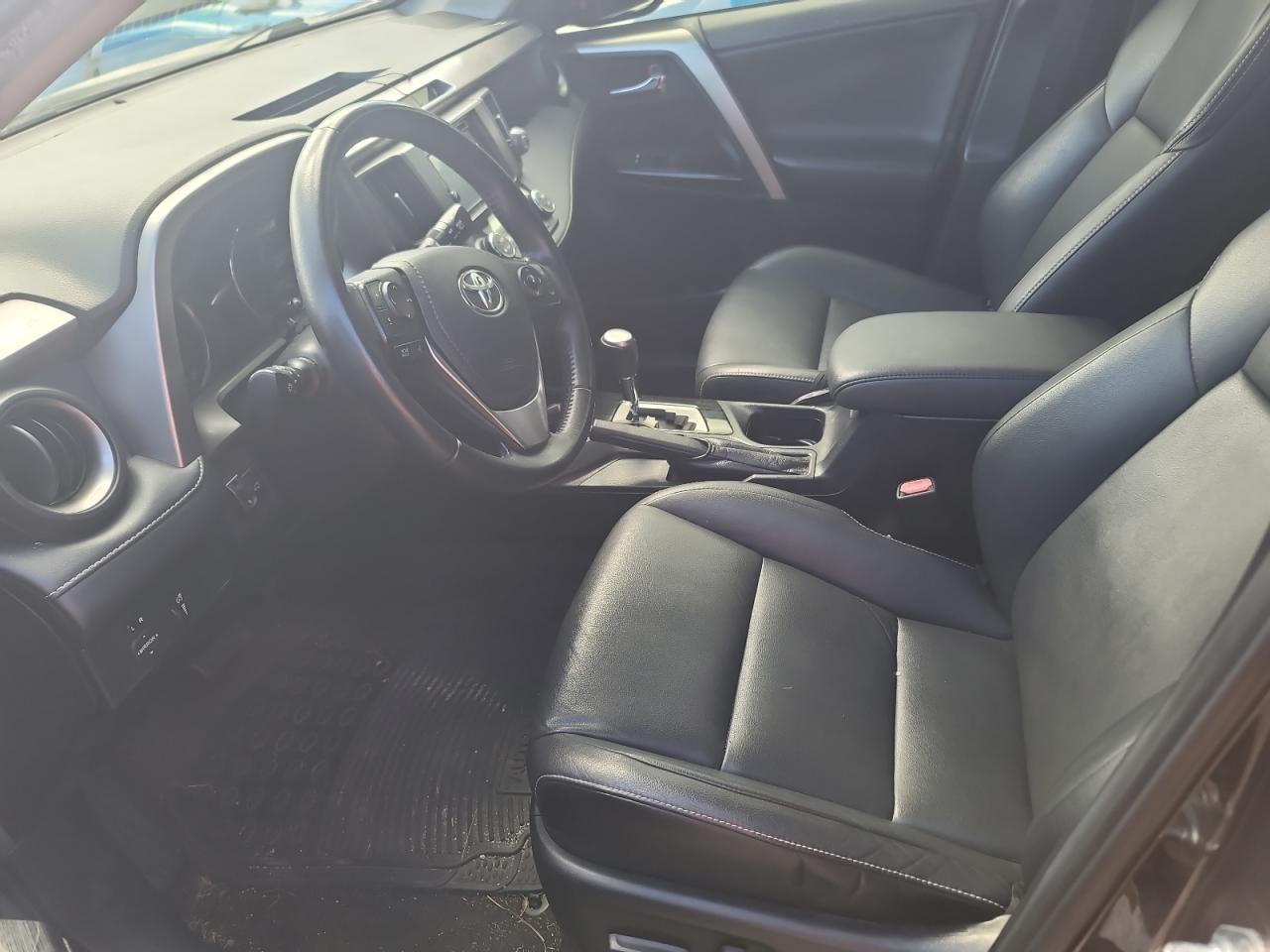 Toyota RAV4 Limited Image 4