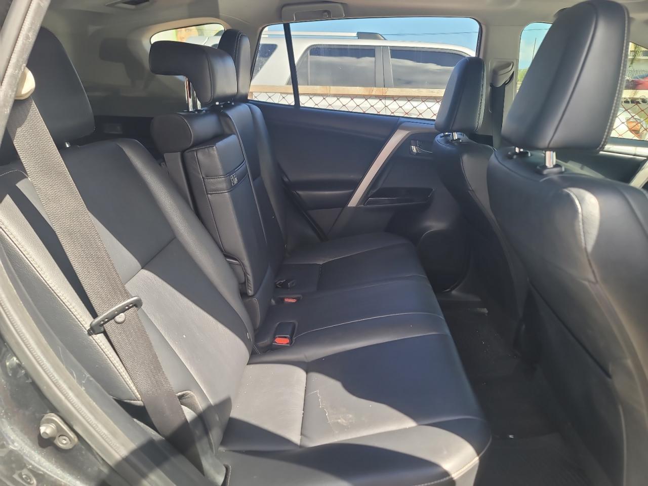 Toyota RAV4 Limited Image 10