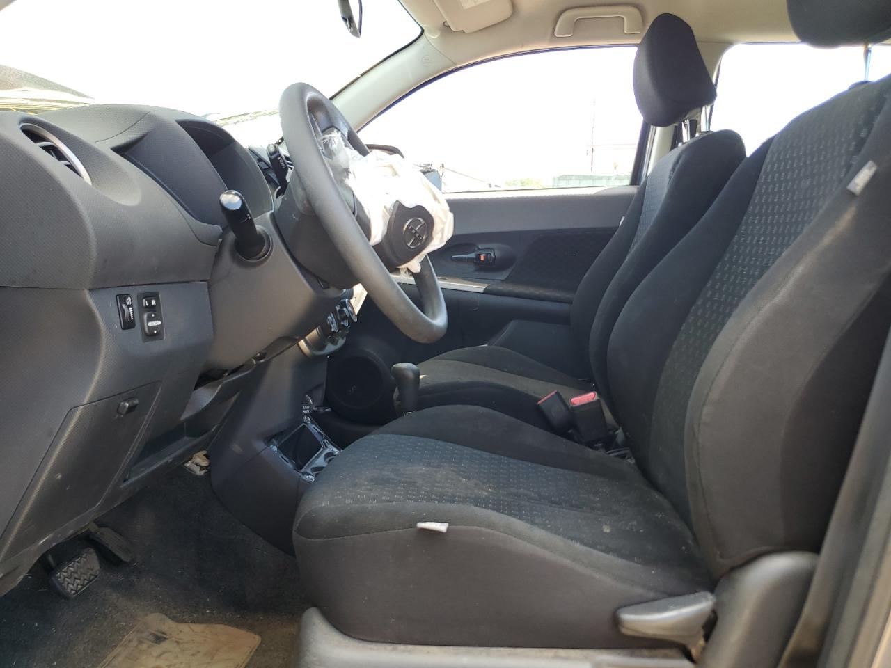 Toyota Scion Image 8