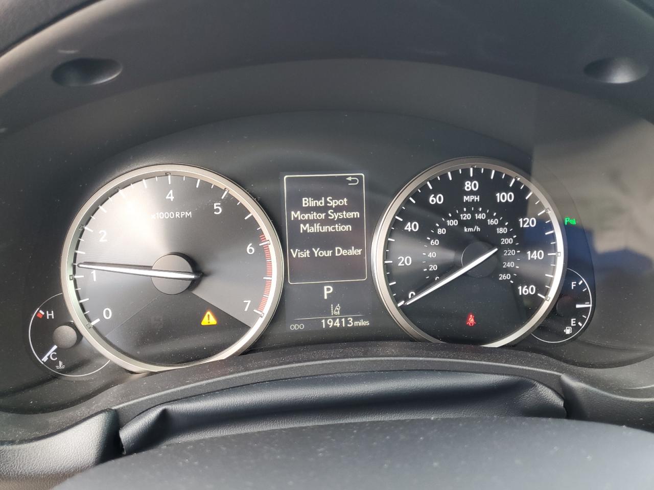 Lexus NX 300 Base Image 2