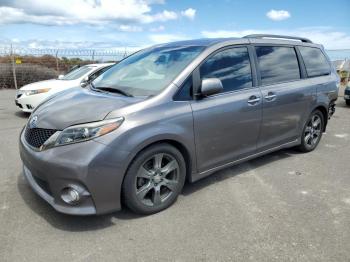  Salvage Toyota Sienna