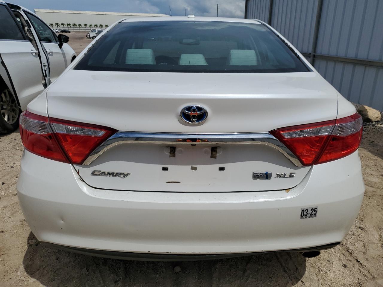 Toyota Camry Hybrid Image 6