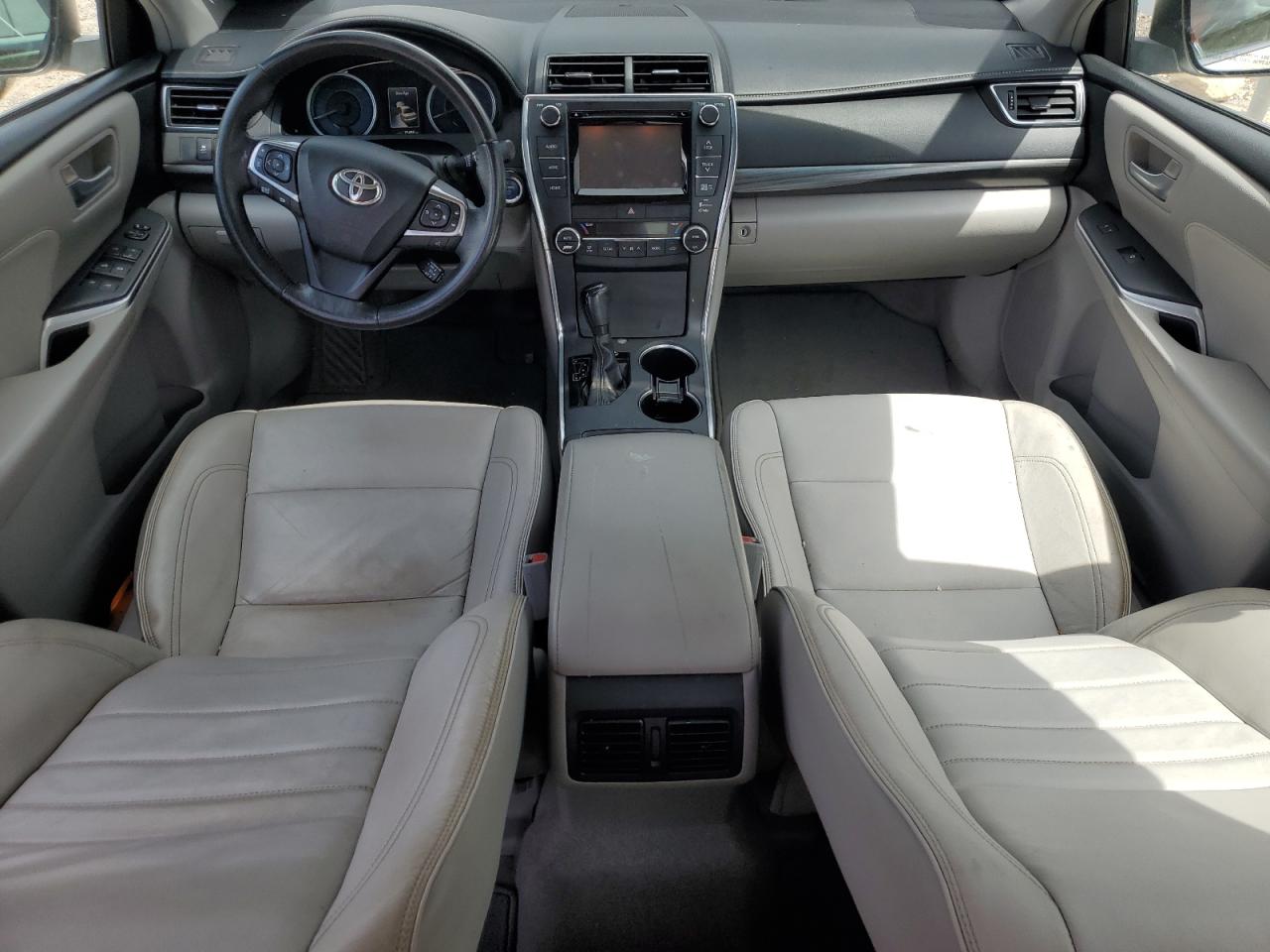 Toyota Camry Hybrid Image 4