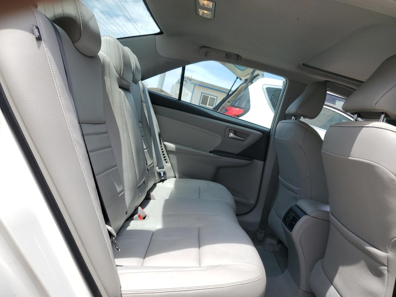 Toyota Camry Hybrid Image 3