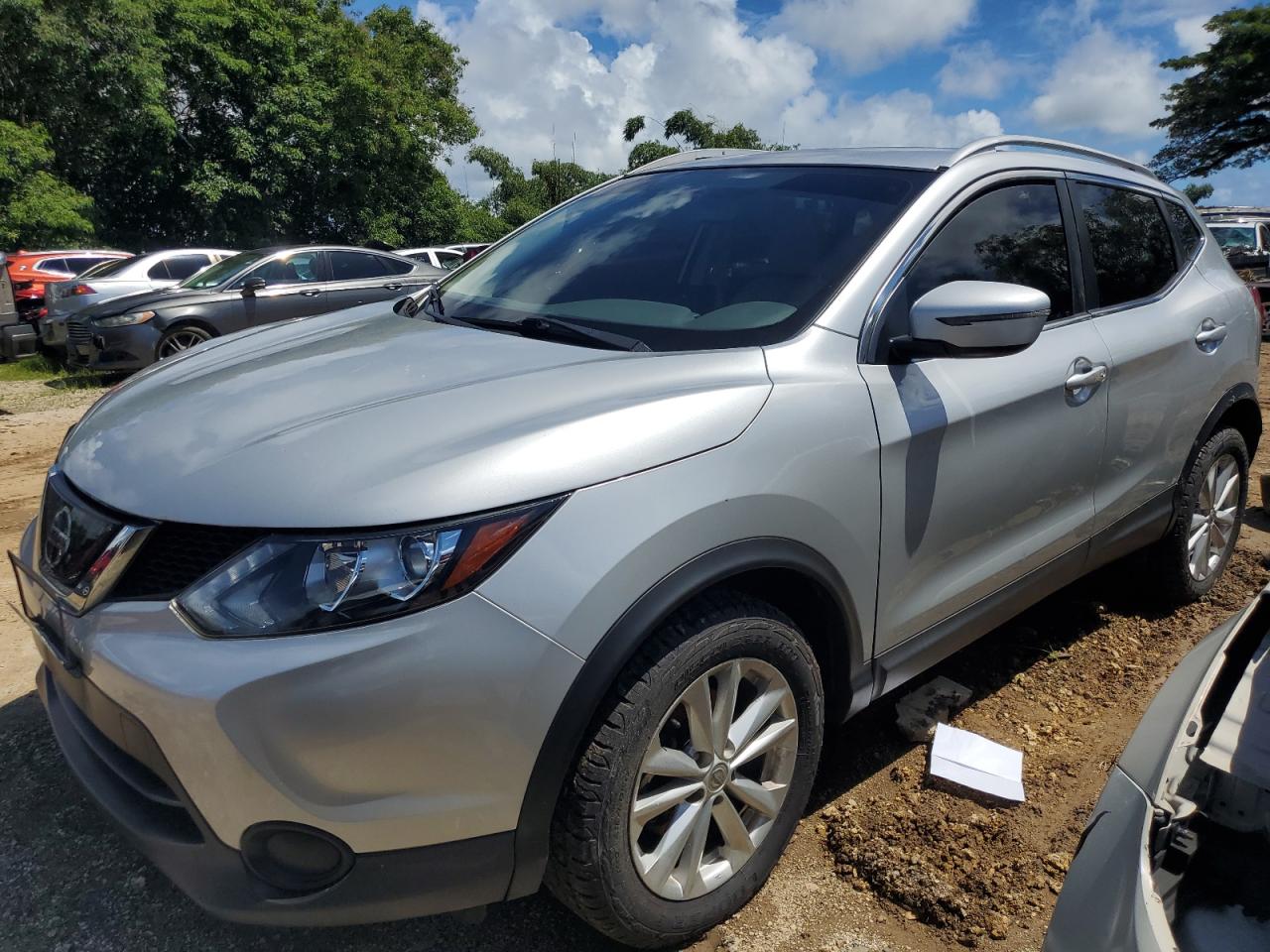 Nissan Rogue S Image 1