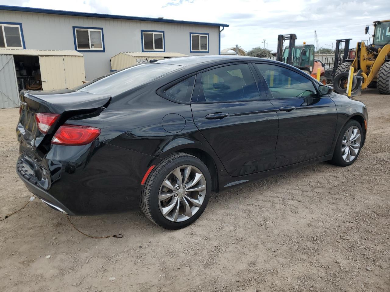 Chrysler 200 S Image 2