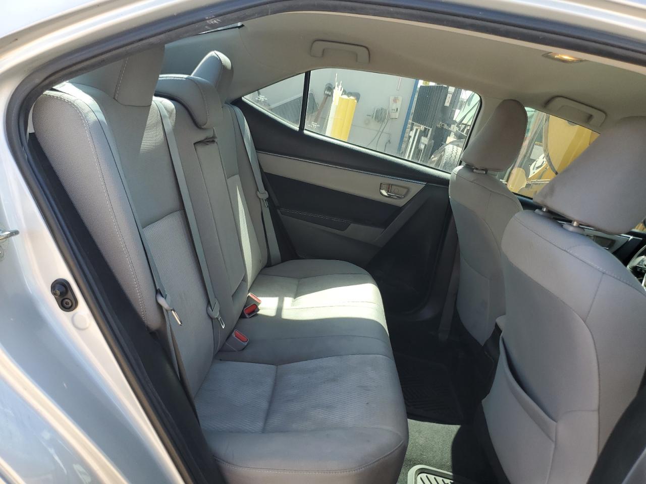 Toyota Corolla L Image 6