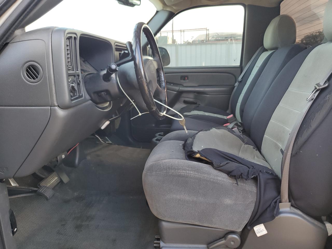 Chevrolet Silverado C1500 Image 2