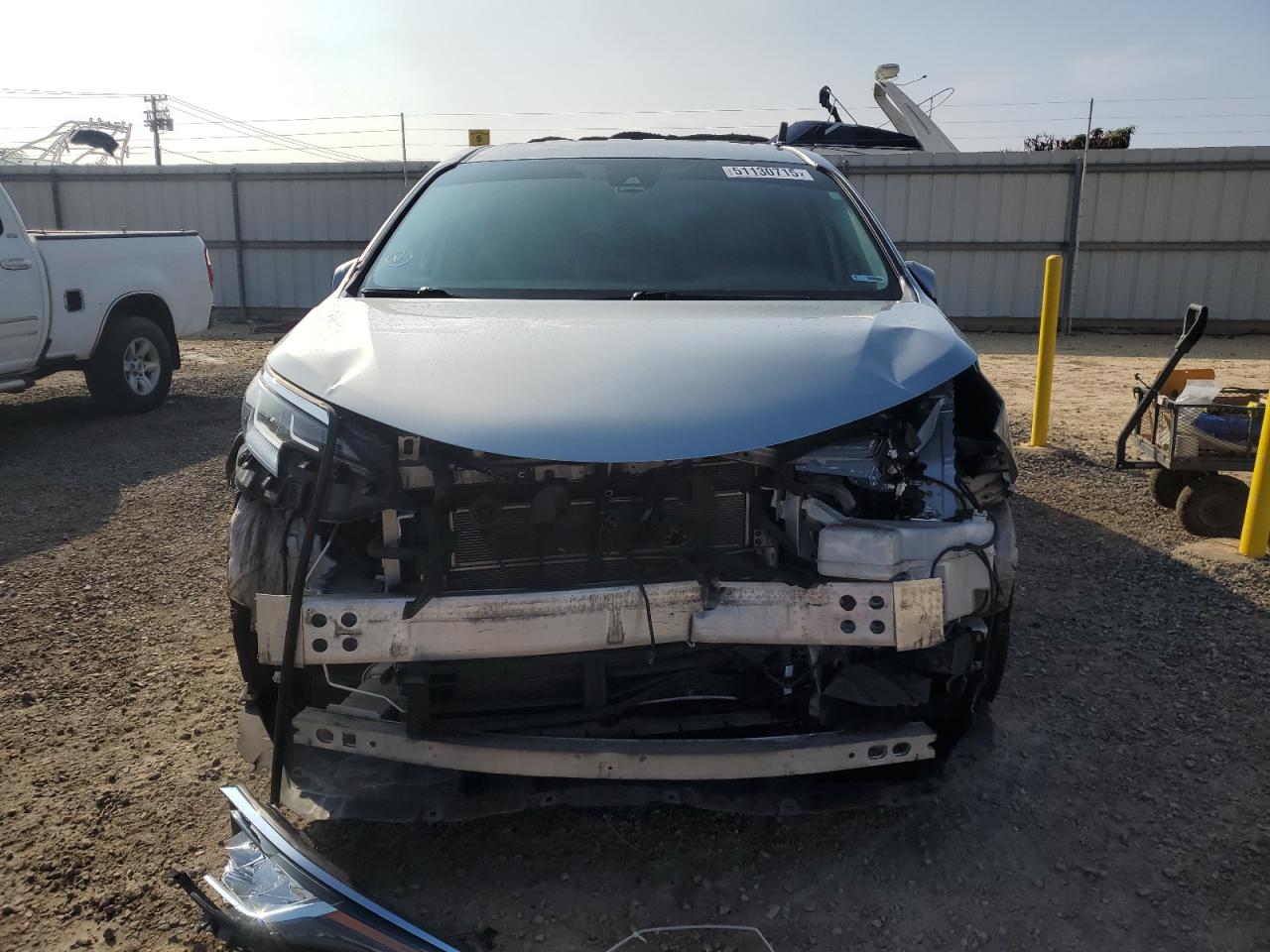 Toyota Sienna Le Image 4