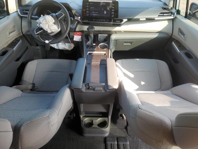 Toyota Sienna Le Image 9