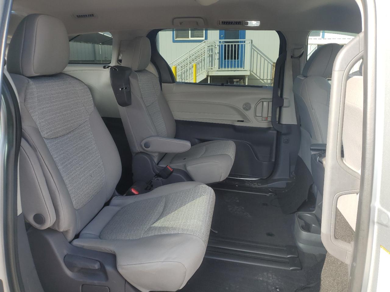 Toyota Sienna Le Image 12