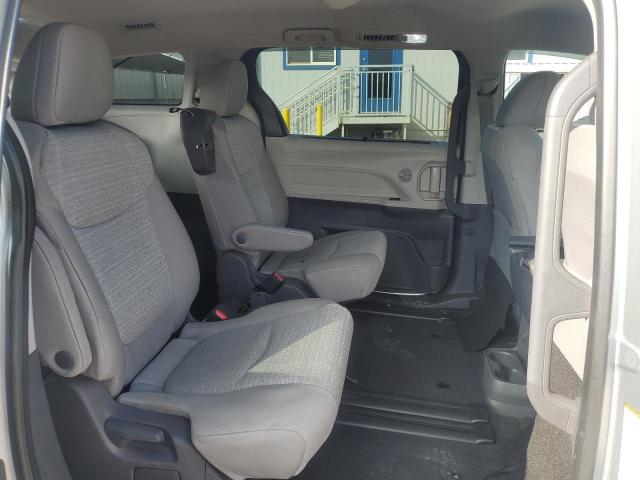 Toyota Sienna Le Image 12