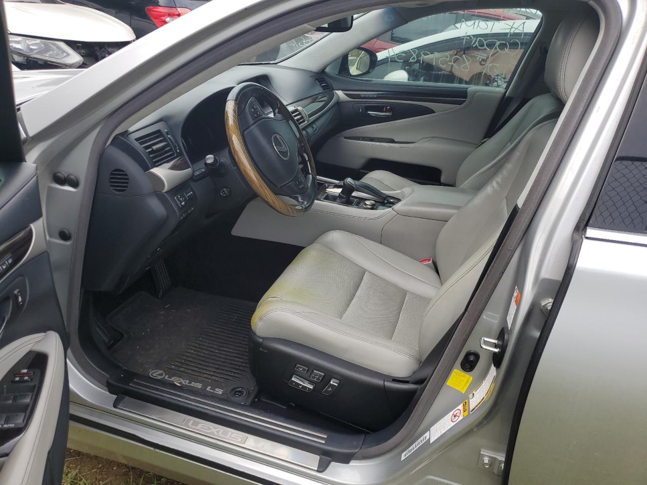 Lexus LS 460l Image 3