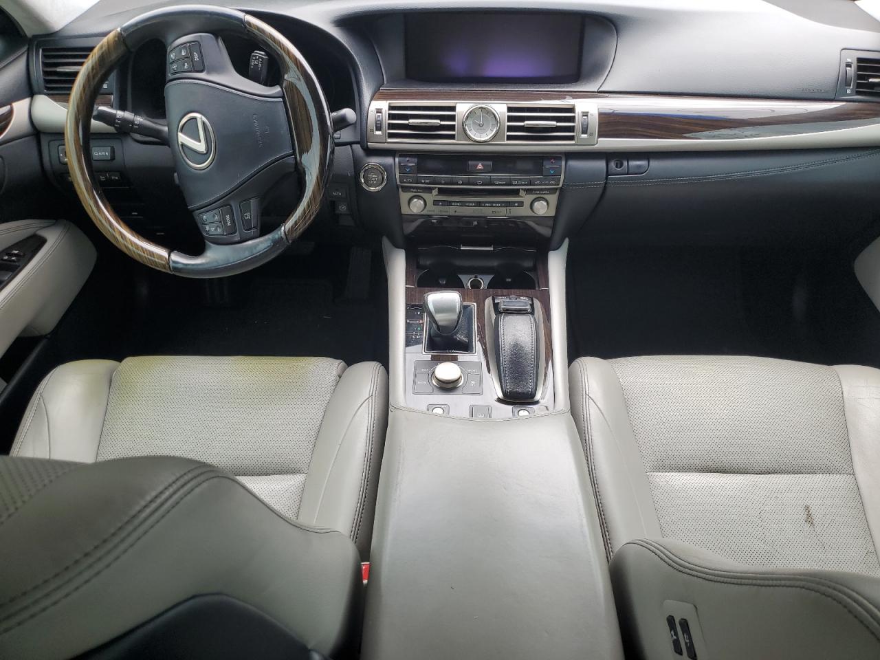 Lexus LS 460l Image 7
