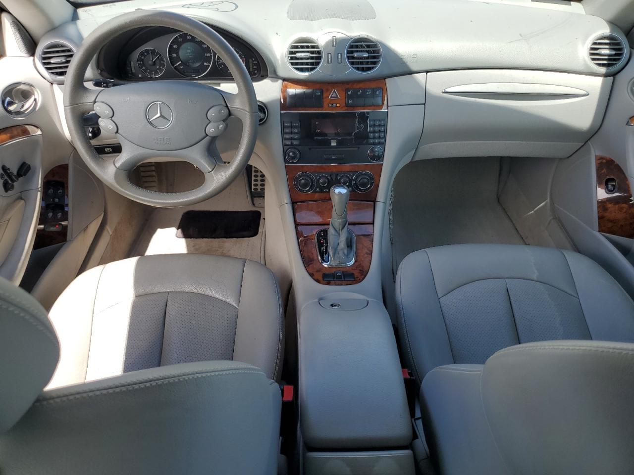 Mercedes-Benz Clk-class 320 Image 8