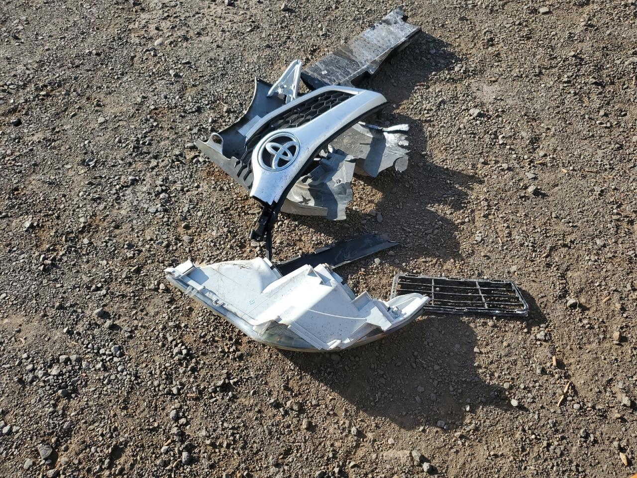 Toyota Camry L Image 10