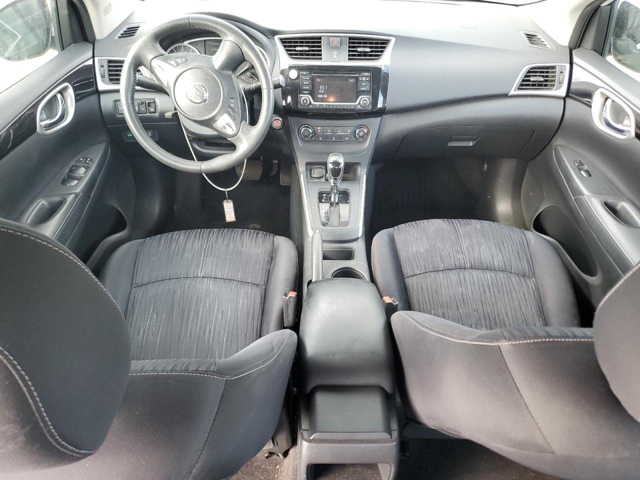 Nissan Sentra S Image 8