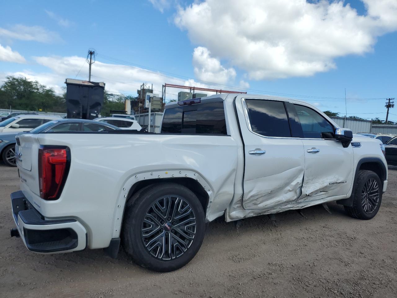 GMC Sierra C1500 Denali Image 3