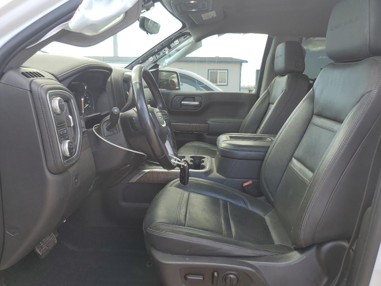 GMC Sierra C1500 Denali Image 6