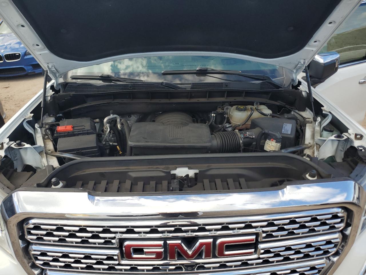 GMC Sierra C1500 Denali Image 9