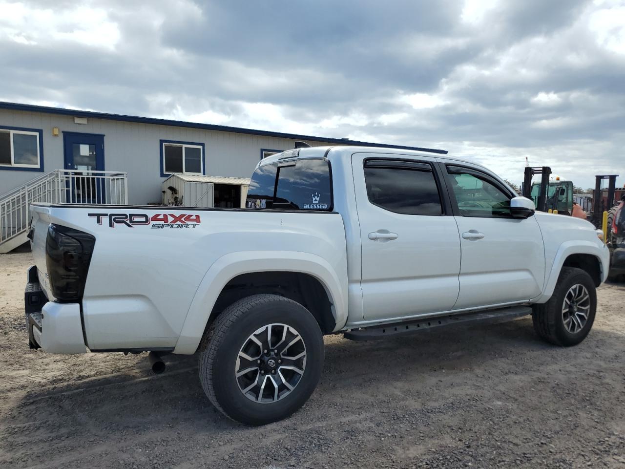 Toyota Tacoma Double Cab Image 3