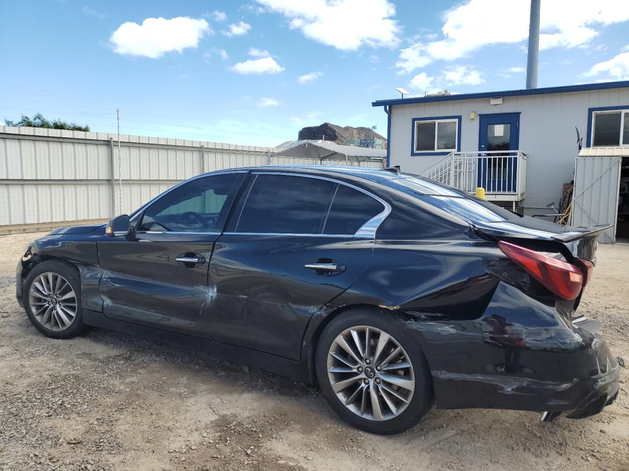 INFINITI Q50 Luxe Image 2